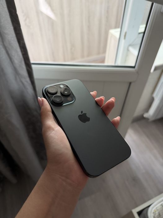 IPhone 16 pro / 256 gb / 93%