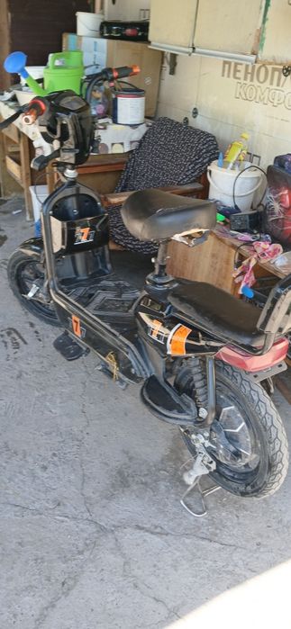 Продам электро скутер 777