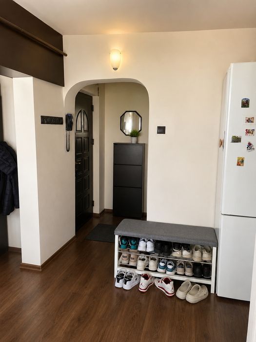 Proprietar vând apartament cu 3 camere.