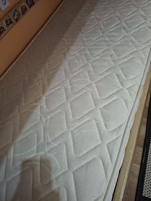 Двуетажно дървено легло