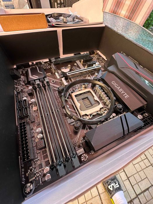 Placa de Baza Gigabyte Z390 M Gaming, Full Set Original [Overclocking Support]