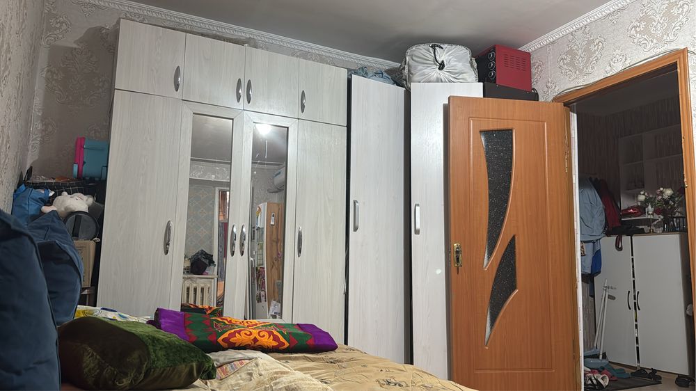 Белый красивый шкаф продам