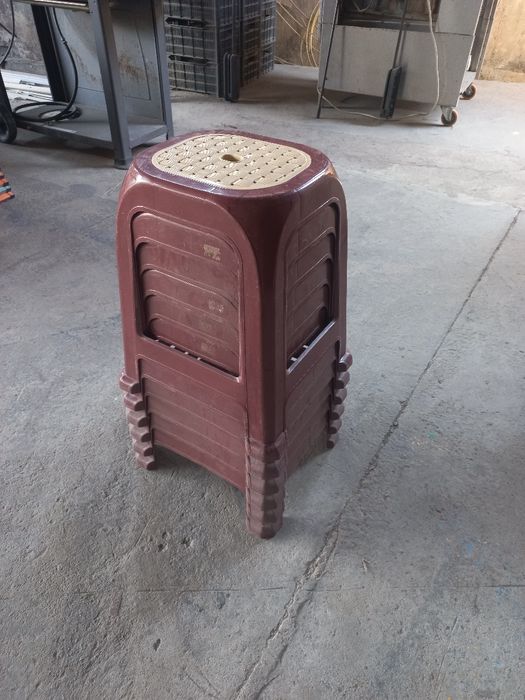 Табуретки пластиковые