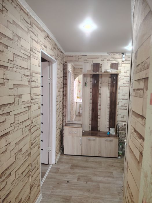 Абая 84.Срочно продам 2 ком кв! Торг