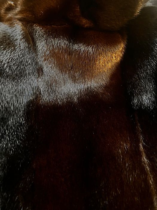 Продам норковую шубу