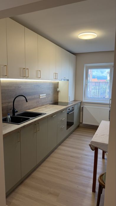 Inchiriez apartament 3 camere