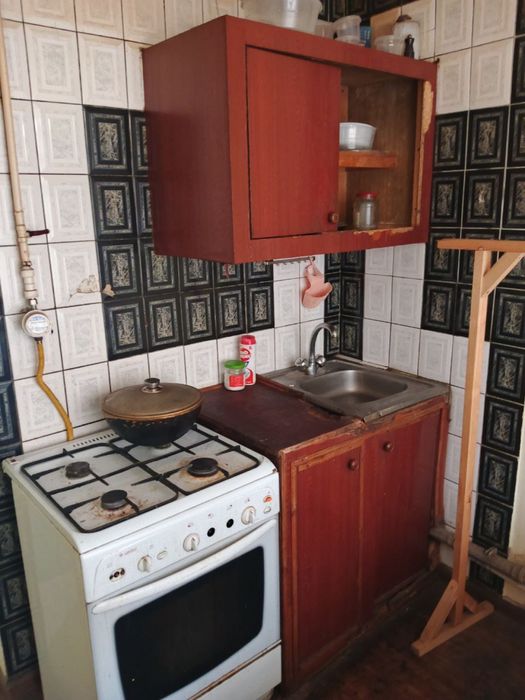 Чиланзар 13.  Срочно 2 х комнатная. Без балкона