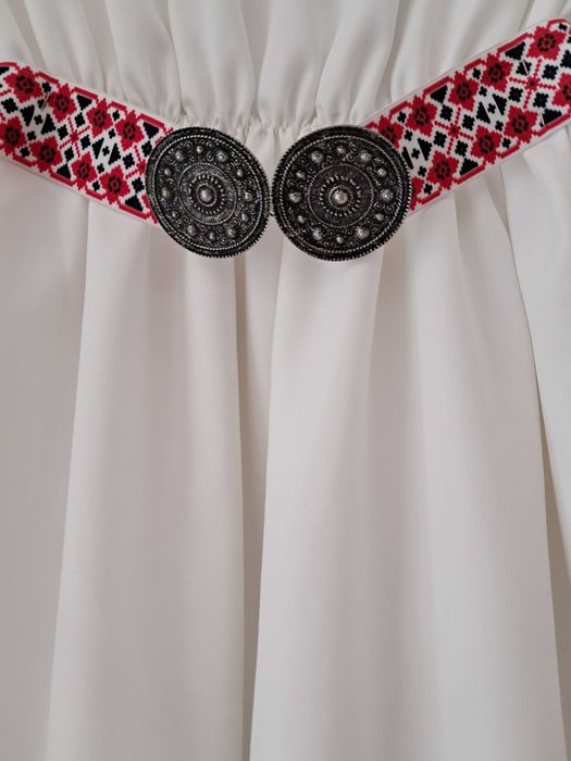 Рокля с народни мотиви