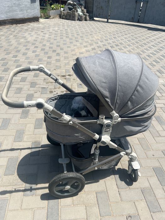 Продам коляску Teknum