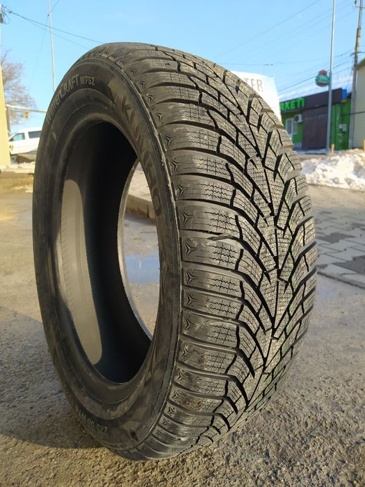 Kumho 225/55R18 WP52