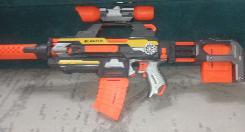 Бластер нёрф,в очень хорошем состоянии.