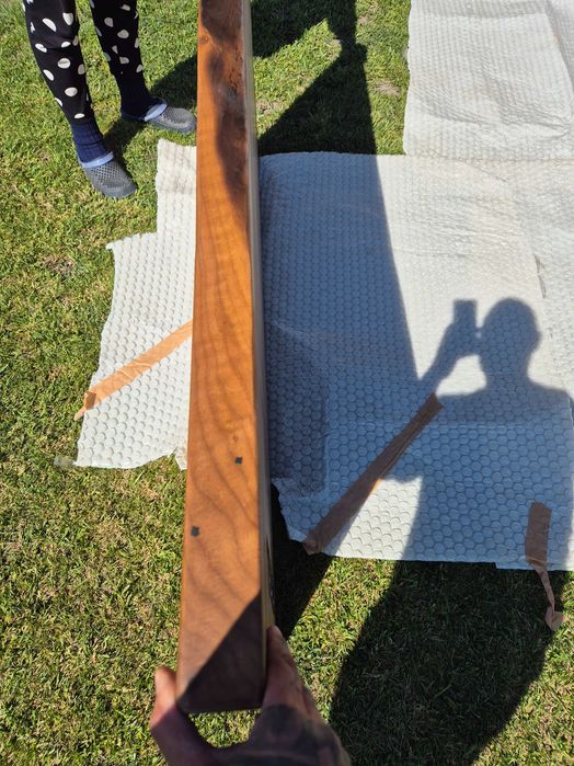 Трапезна маса от масивно дърво