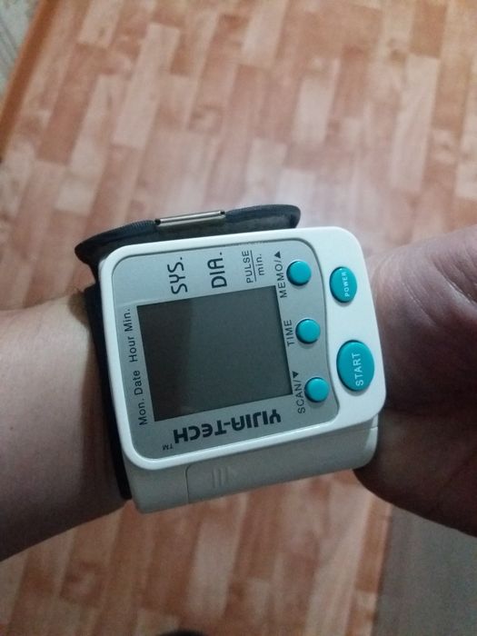 Продам электронный тонометр импортный новый