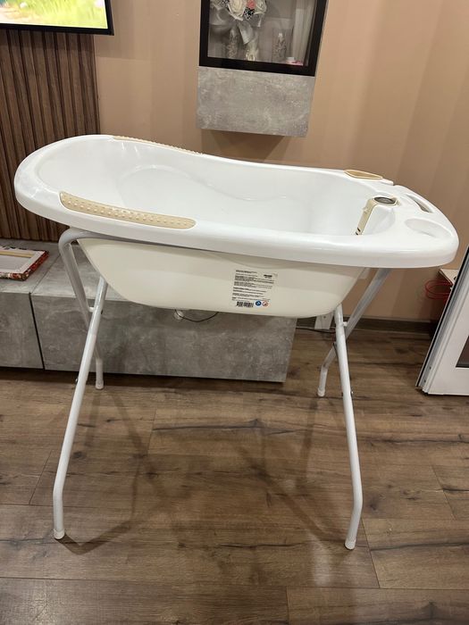 Корито със стойка Chipolino