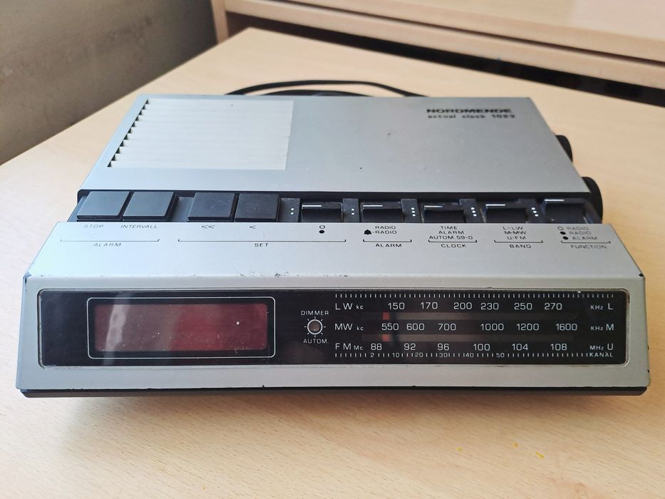 Винтидж радио NORMENDE actual clock 1023, Germany