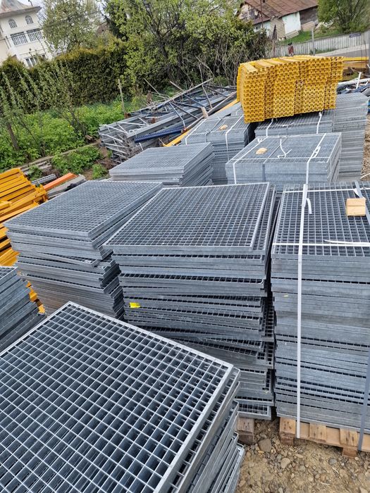 Gratare galvanizate noi, robuste și durabile, ideale pentru diverse aplicații în construcții sau amenajări exterioare. Acestea sunt fabricate din oțel