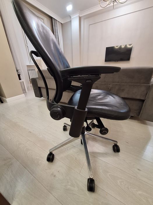 Офисное кресло Steelcase