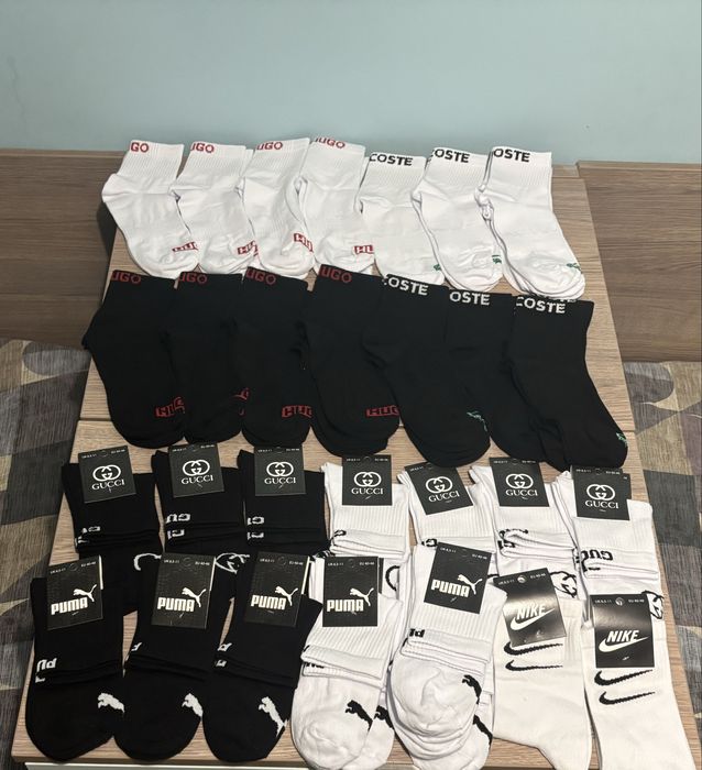 Продавам чорапи на световни марки всички са чисто нови някой с етикет.