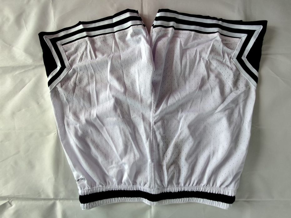 Pantaloni scurti Jordan - Marimea L - Albi