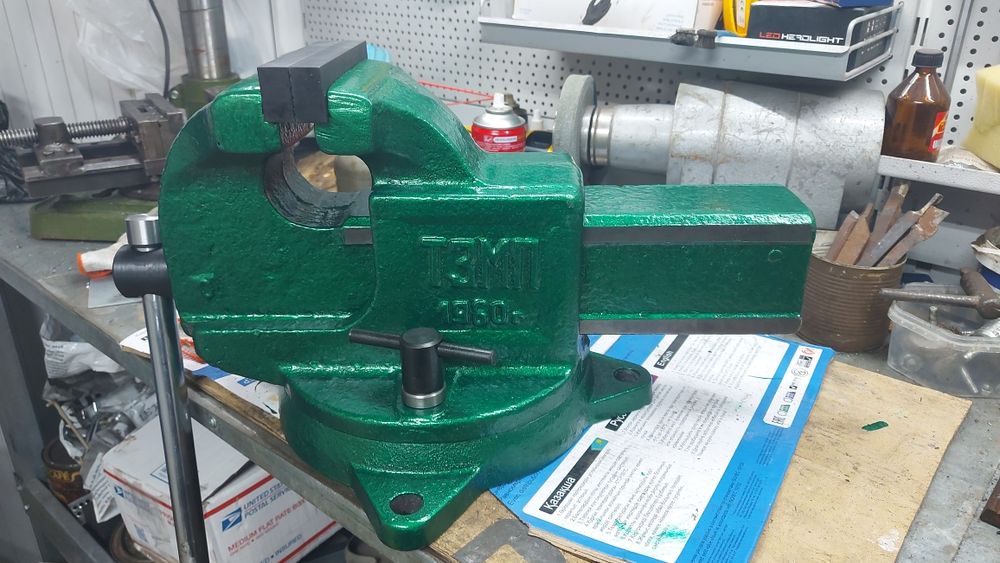 Тисы , тиски  СССР