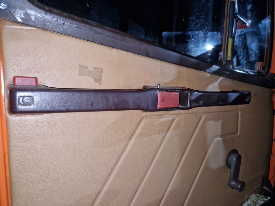 Вътрешни  дръжки  за камион Mercedes 814, 817,914, 917, 1114, 1117