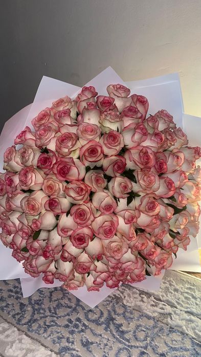 Цветы только пришли