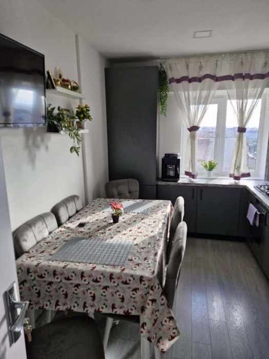 Apartament 3 camere, renovat de la 0, decomandat,  micro 11