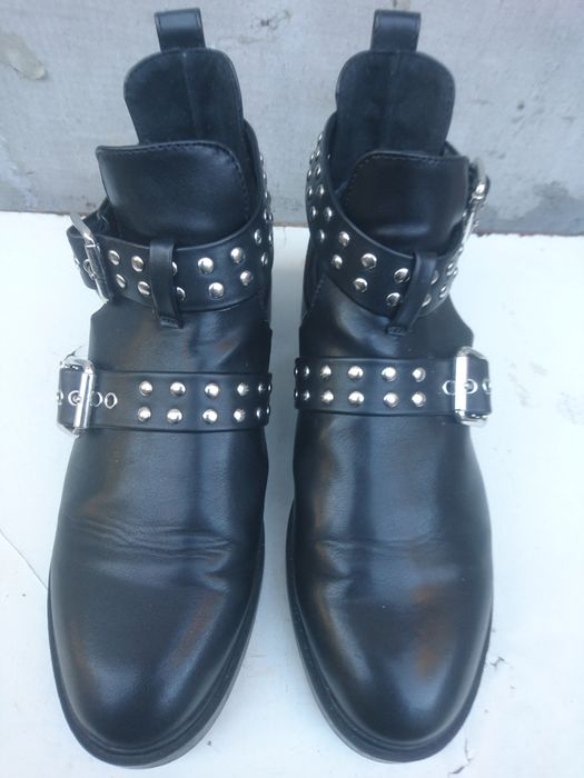 Нови обувки четри чифта