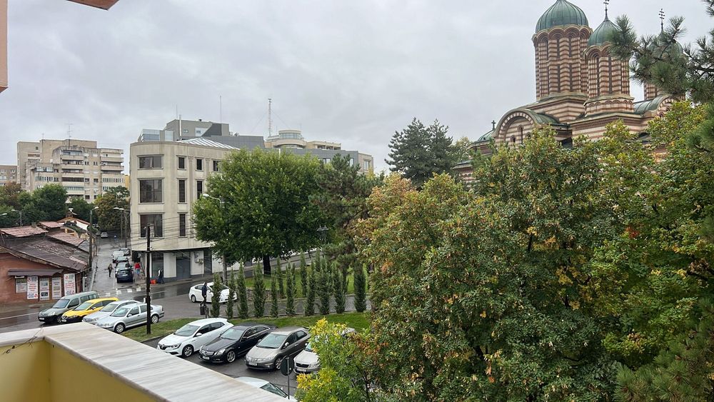 Apartament 3 camere de închiriat