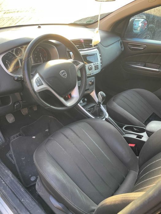 interior lancia delta