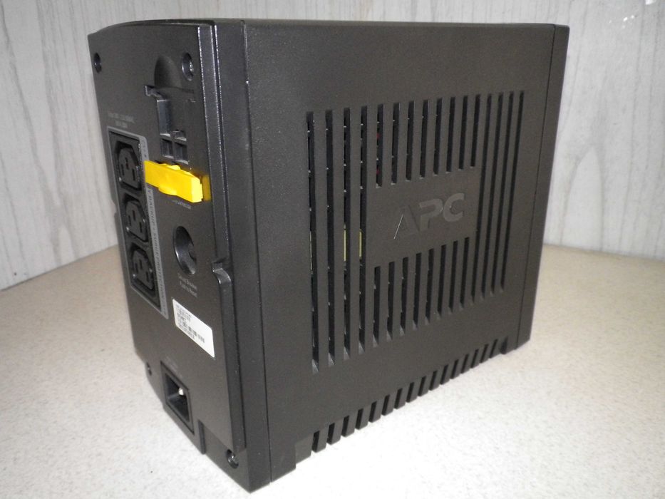 Качествен UPS APC BX500CI