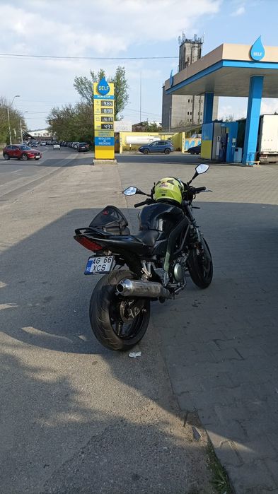 Vând motocicleta Suzuki sv650