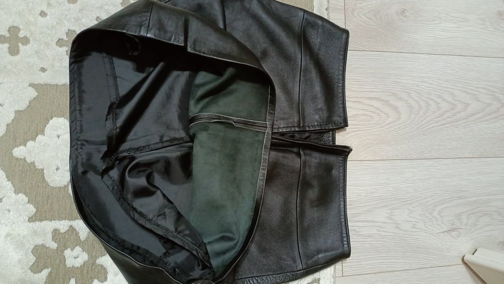 Fustă din piele de dama.