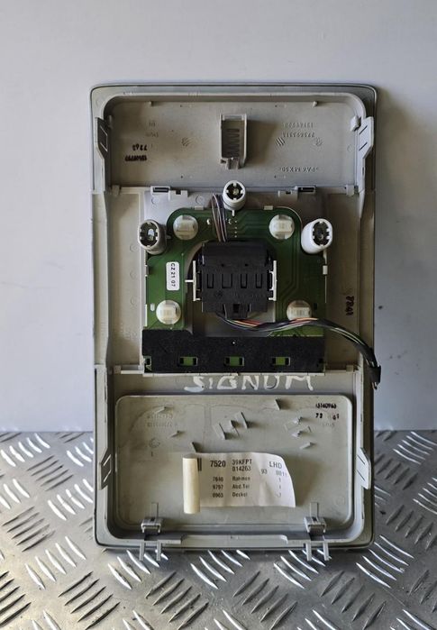 Plafoniera - lampa fata cu deschidere trapa Opel Vectra C facelift