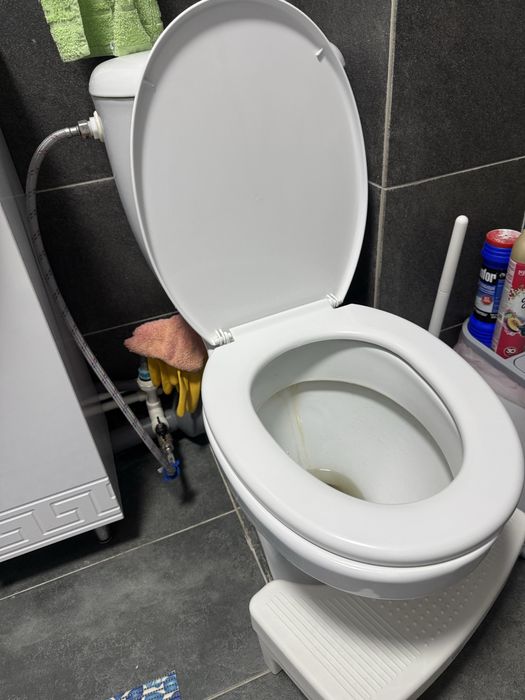 Продам унитаз в хлрошем состояние