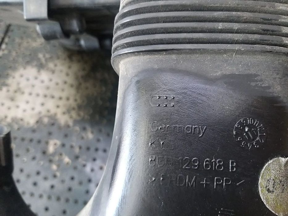 Carcasa filtru aer 2.0 tdi audi q3 8u 8u0129618b