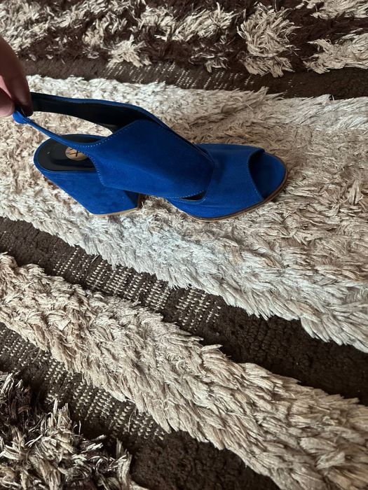 Troyka maykasi Bor shtoni ustida naketkasi moslab oyoxkiyminiyam beram