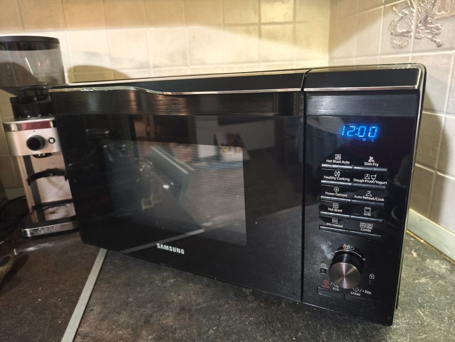 Samsung cuptor cu microunde si airfryer 28 litrii fabricat 2022