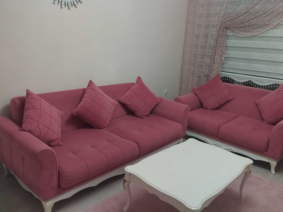 Продават се 800 лв