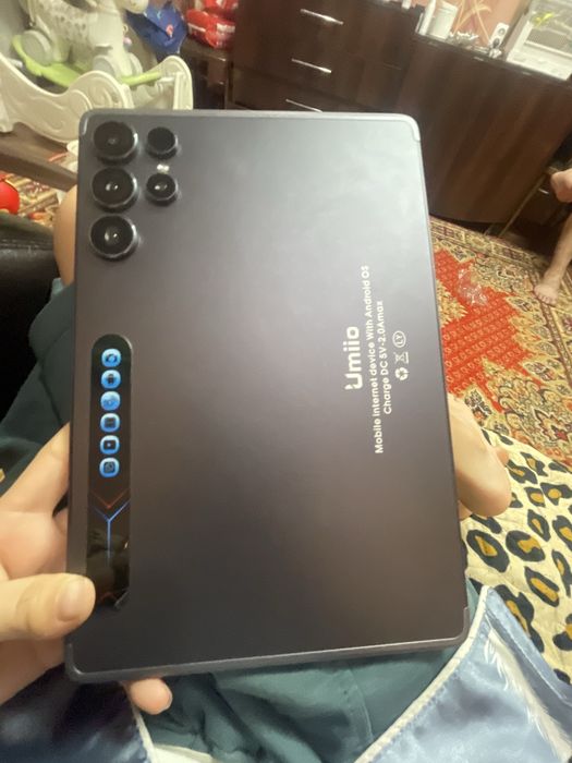 Срочно, цена снижена из-за трещин на экране».