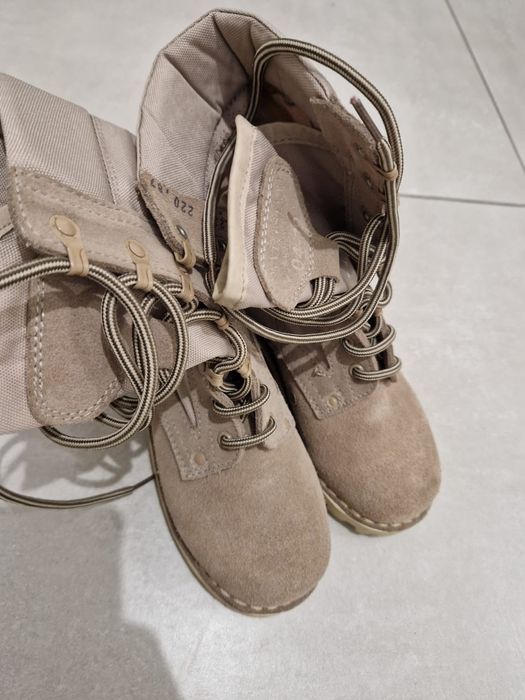 Bocanci piele intoarsa