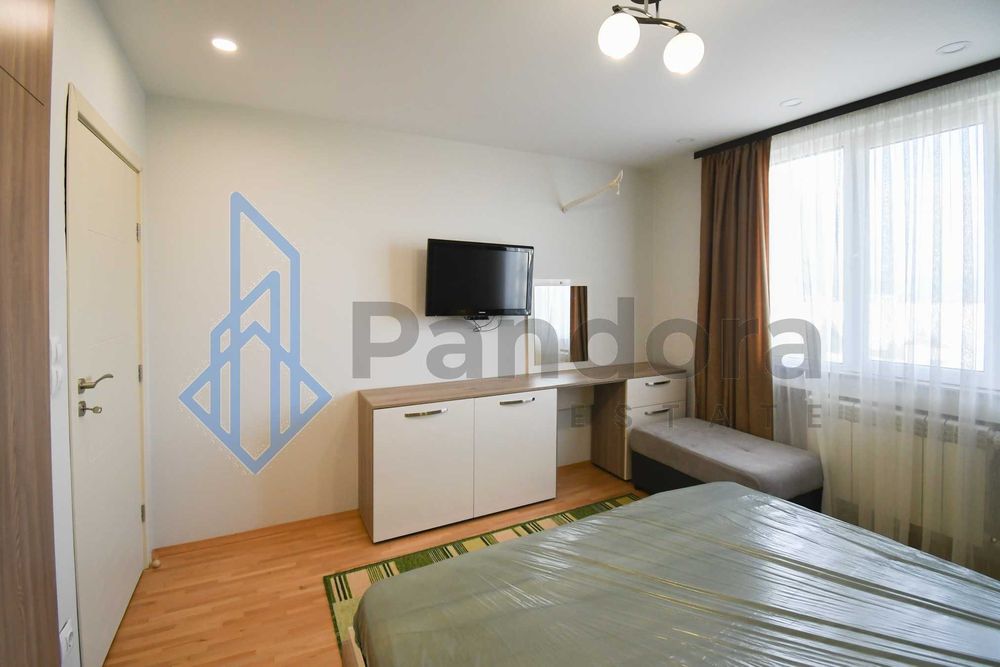 Тристаен , Младост 1 ЛУКС