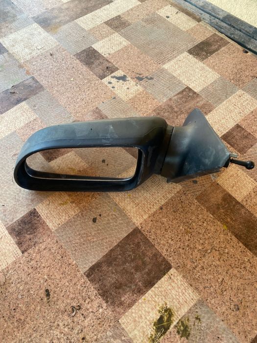 Огледало  ляво за рено 19