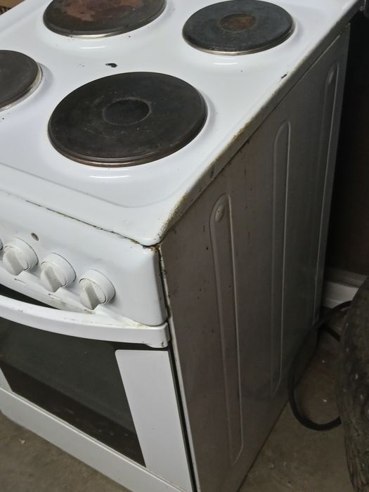 Продам электрическую плиту