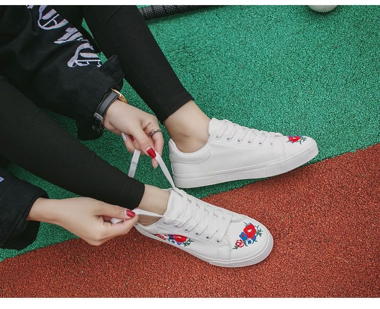 Pantofi casual de dama cu broderie Spring albi