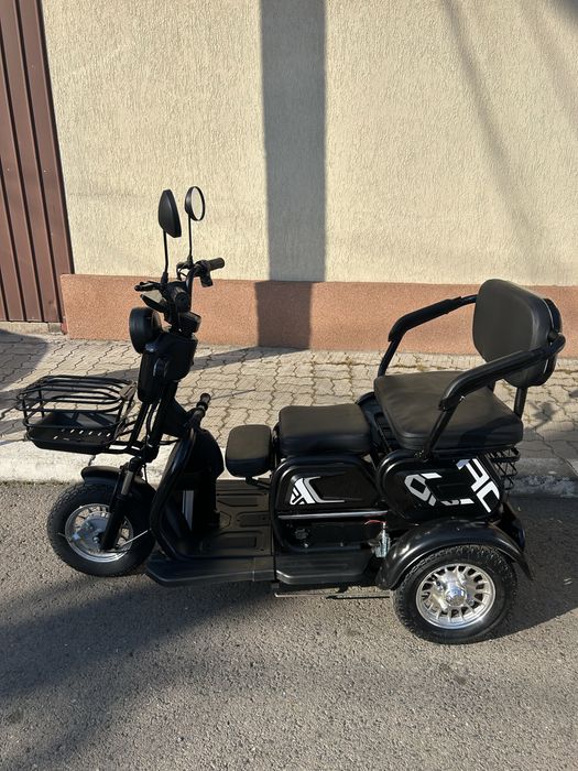 Vand triciclu electric nou