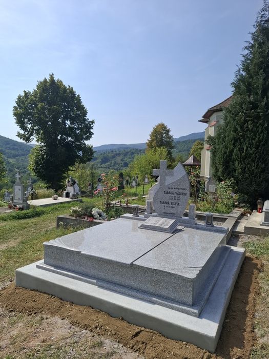 Morminte din Granit
