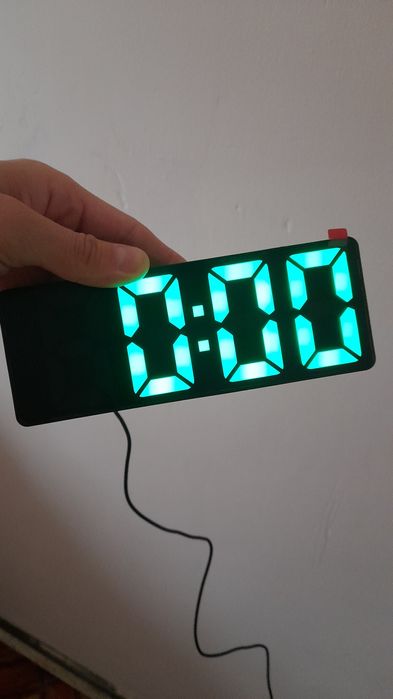 Часы электронные.