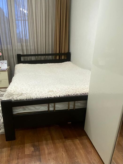 Кровать с матрасом