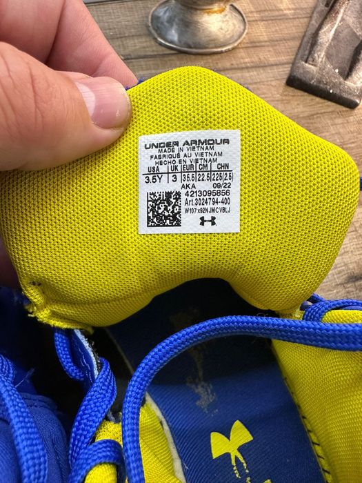 Under Armor Gs Jet 21 marimea 35, 22,5 cm